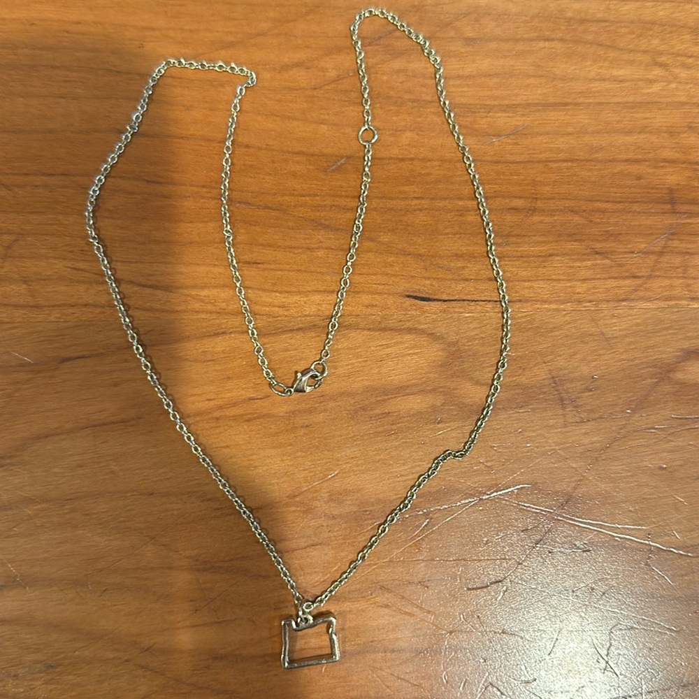 Oregon pendant necklace.